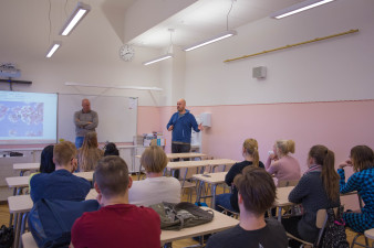Elamusaasta külalised koolis